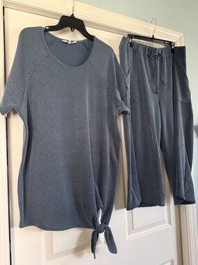 Light Blue Ribbed Knit Two-Piece Set.. Comfy Size 2X NWOT Tunic & Capri-Crop